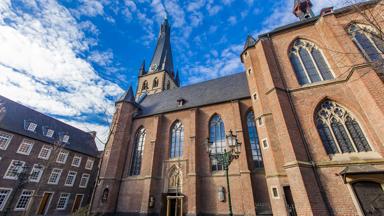 duitsland_noordrijn-westfalen_dusseldorf_st-lambertus-kerk_shutterstock