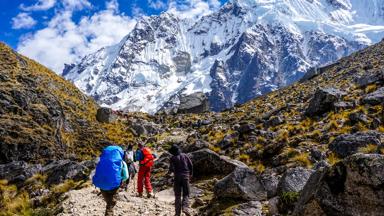 peru_incatrail-salkantay_wandelen_mensen_gebergte_sneeuw_b.jpg