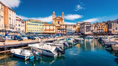 frankrijk_corsica_bastia_bastia-poort_sint-johannes-de-doperkerk_shutterstock_1408634090