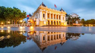 vietnam_hanoi_opera house_weerspiegeling_shutterstock_2021052122