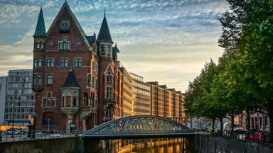 duitsland_hamburg_kanaal_brug_torentjes_pixabay