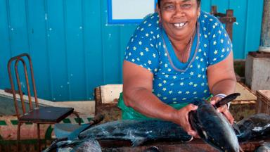 sri lanka_negombo_vismarkt_mensen_vrouw_f