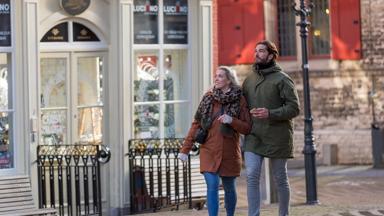 Modellen hebben voor het grootste gedeelte kleding aan van Human Nature en er zijn ook accessoires gebruikt uit de winkel