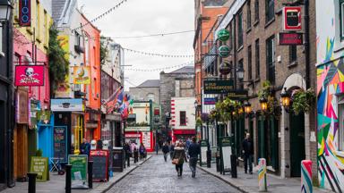 Ierland, Dublin, Crown Alley - GettyImages-639636822
