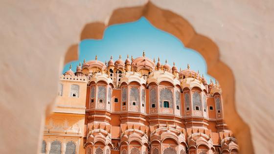 india_jaipur_hawa-mahal_paleis_getty-1127479843