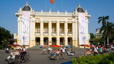 vietnam_hanoi_cyclo_stadstour_opera_riksja_a.JPG