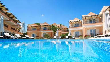 hotel_griekenland_eretria_avantissuiteshotel_zwembad