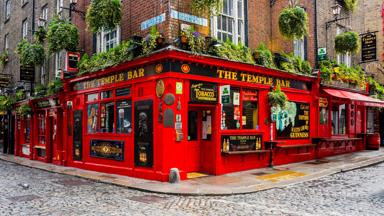 ierland_county-dublin_dublin_temple-bar_exterieur_rood_pixabay