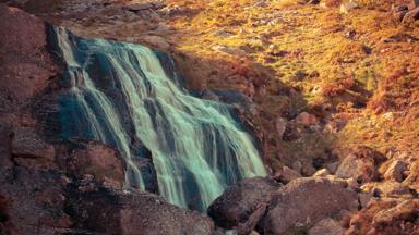 ierland_waterford_county_mahon_waterval_rotsen_getty-988484272