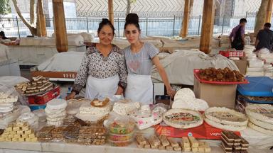 oezbekistan_samarkand_bazaar_nougat_snoep_markt_vrouwen_f