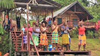 suriname_danpaati_ontvangst_marron_vrouwen_f