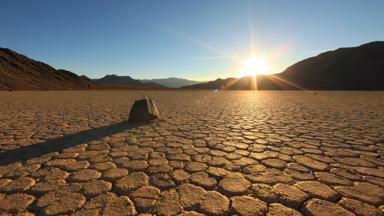 verenigde-staten_californie_death-valley_vlakte_uitzicht_zon_reiziger_a