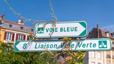 sfeer_frankrijk_bourgogne_macon_fiets_bord_voie-bleue_copyright_alain_doire_bourgogne-franche-comte-tourisme