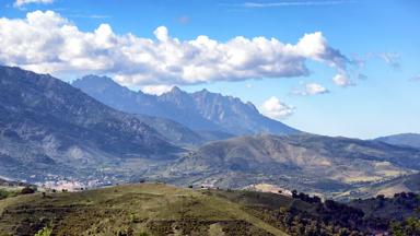 frankrijk_corsica_les-aiguilles-de-popolasca_bergtop_beeldbank-kampeerreizen