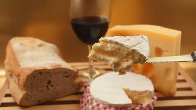 frankrijk_algemeen_eten_kaas_wijn_brood_1_shutterstock_10729870_.jpg