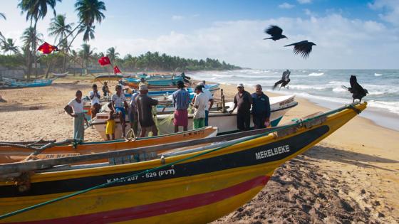 sri lanka_kalutara_visser_boten_strand_zee_f