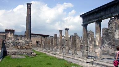 italie_campanie_pompei_tempel-van-apollo_2_shutterstock_27366_
