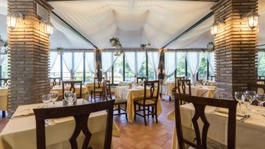 Italië_Loc._Collepepe_Collazzonne_Abbazia_Collemedio_Resort_Restaurant1