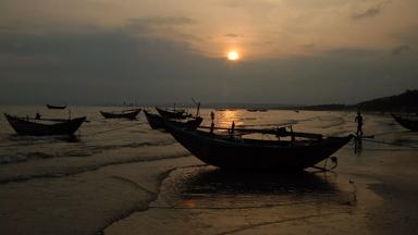 vietnam_phan-thiet_mui-ne_vissersboten_zonsondergang_w.jpg