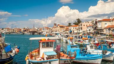 griekenland_saronische eilanden_aegina_haven_baai_vissersboot_shutterstock