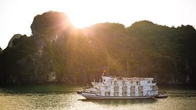 Vietnam_Halong_Bay_Bhaya_Cruise_Overview3