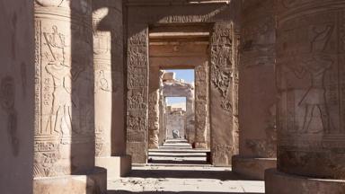 egypte_rode-zee_kom-ombo_tempel_krokodillengod_sobek_zuilen_pad_b