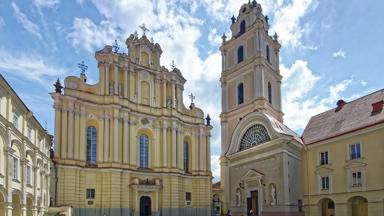 litouwen_vilnius_st-johannes-kerk_klokketoren_plein_pixabay