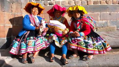 peru_cusco_indigena_vrouwen_kleurrijke-kleding_w.jpg