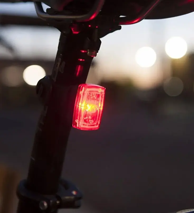 Compact USB oplaadbaar LED achterlicht 12 lumen