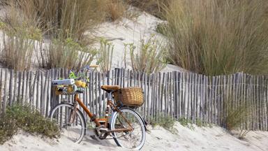 Frankrijk-Occitanie-Languedoc-Herault-La-Grande-Motte-duin-fiets©CRT Occitanie-Nicolas-Millet