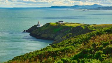 ierland_dublin_howth_vissersplaats_zee_vuurtoren_huisje_pixabay