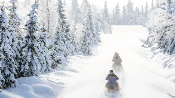 finland_arctic-lakeland_vuokatti-safaris_sneeuwscooter