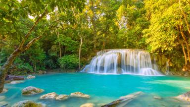 thailand_kanchanaburi_erawan-national-park_waterval_shutterstock_1913301607