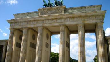 duitsland_berlijn_berlijn_brandenburger-tor_vooraanzicht_mensen_pixabay