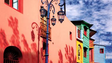 argentinie_buenos-aires_la-boca_lantaarn_gekleurde huizen