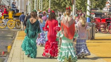 spanje_andalusie_sevilla_feria-de-abril_fiesta_feest_flamenco_vrouwen_shutterstock_299630906