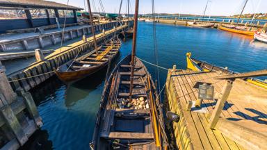 denemarken_seeland_roskilde_vikingschepen_haven_shutterstock_638559550