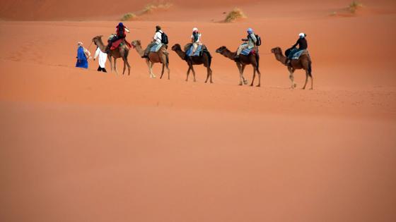 marokko_erg-chebbi-woestijn_merzouga_woestijn_kameel_kamelentocht_mensen_sahara_b