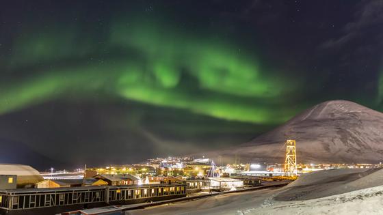 noorwegen_noord-noorwegen_spitsbergen_longyearbyen-noorderlicht_Sophie-Cordon_Visit-Svalbard