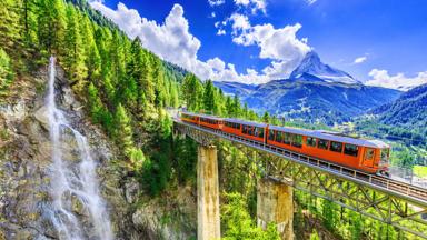 zwitserland_wallis_zermatt_matterhorn_gornergrat-gebergte_trein_waterval_brug_shutterstock