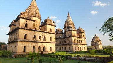 india_madhya-pradesh_orchha_cenotaaf_d