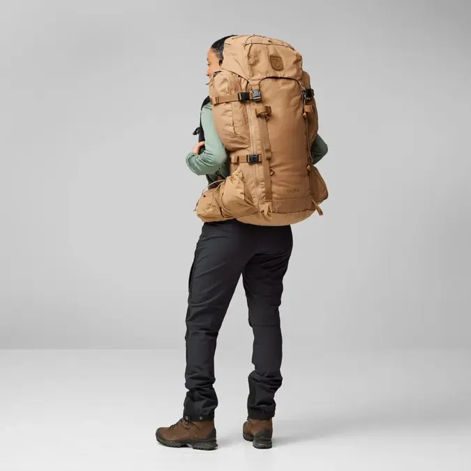 Fjallraven Kajka 55 S/M coal black