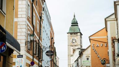 oostenrijk_opper-oostenrijk_enns_toren_winkelstraat_GettyImages-642109525