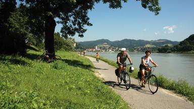 donauradweg_fietsers_donau_beeldbank-kampeerreizen