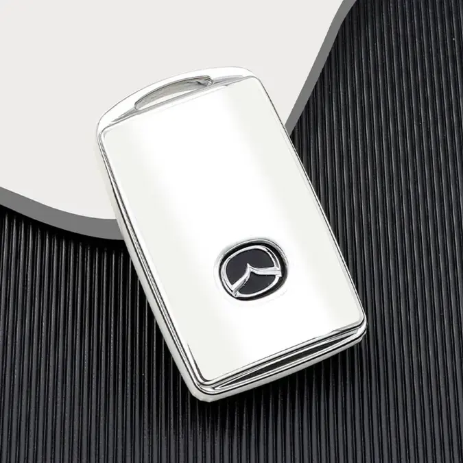 Dutch Shield Sleutelhoesje  Mazda wit B3