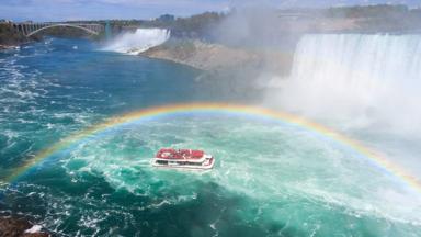 verenigde-staten_niagara-falls_waterval_boot_regenboog_f