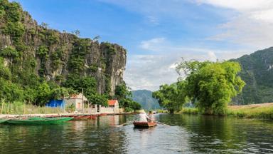 vietnam_ninh-binh_tam-coc_bootjes_roeien_landschap_w.jpg