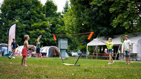 camping_slovenie_julische_alpen_camping_radovljica_buffel_outdoor_kampement_badminton1_copyright_floris_heuer