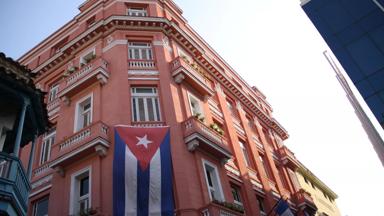 hotel_cuba_havana_hotel-ambos-mundos_buitenkant-vlag