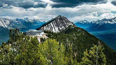 canada_alberta_banff_sulphur-mountain_bergen_gondel_w